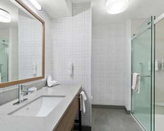 Hampton Inn & Suites New Castle - New Castle - Bedroom