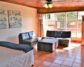 Hotel Quintas Papagayo - Ensenada - Wohnzimmer