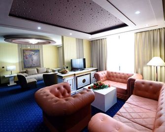 Hotel Holiday - Sarajevo - Soverom