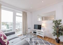 Roomspace Apartments -Abbot's Yard - Guildford - Ruang tamu