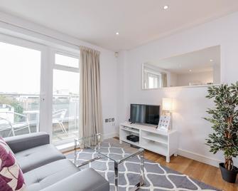 Roomspace Apartments -Abbot's Yard - Guildford - Sala de estar