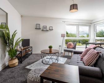 Walker Suite No 60 - Donnini Apartments - Kilmarnock - Living room