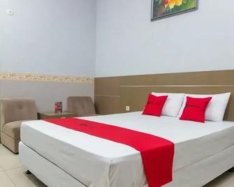 RedDoorz near Goa Panggung - Pangandaran - Спальня