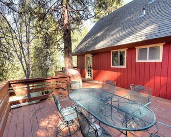 Scenic Wonders Skyline Retreat 3 Bedroom - Yosemite West - Balcony