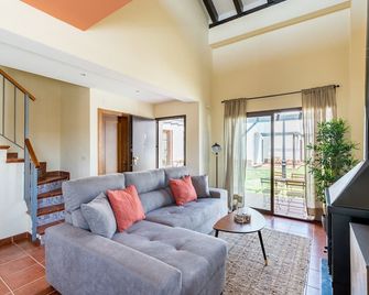 One-Bedroom House - El Ronquillo - Living room