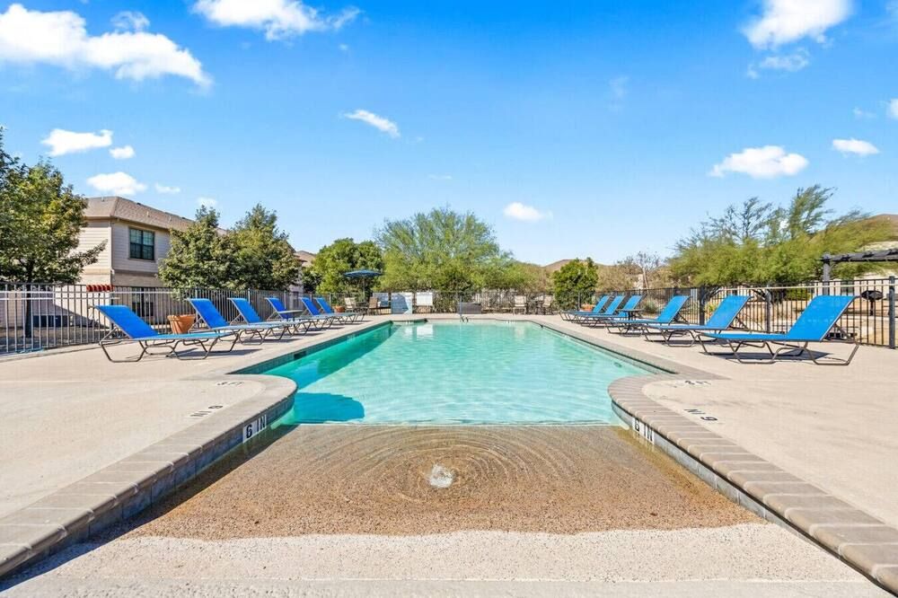 Spacious Escape | 3br2ba | Pool, Gym, Lounge, Park - סן אנטוניו - בריכה