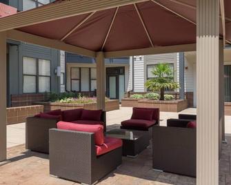 One Bedroom Apartment -10 Min Walk to Epicentre Wifi - Wesley Chapel - Lounge