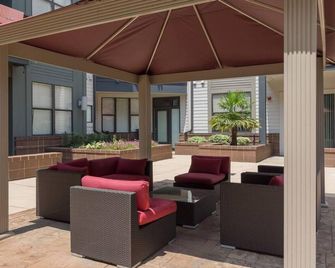 One Bedroom Apartment -10 Min Walk to Epicentre Wifi - Wesley Chapel - טרקלין