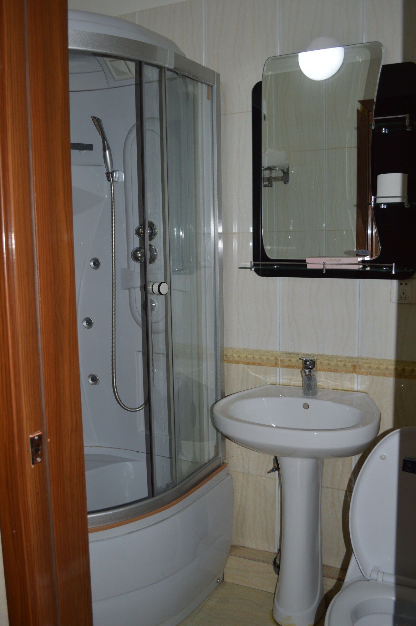 Land Hotel