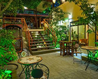 سيبو بوتيك هوتل - مونتيفردي - شرفة مرصوفة