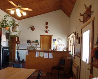 Dakota Country Inn - Platte - Lobby