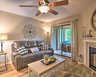 Waterfront Branson Family Condo 5 Mi to Strip! - Branson - Sala de estar