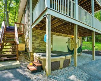Game Room and Hot Tub Old Forge Home! - Old Forge - Patio