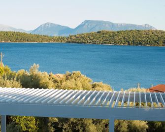 أواسيز هوتل - Lefkáda - حوض السباحة