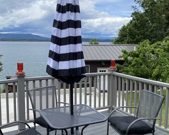 Restored 1940's Resort Cabin on Flathead Lake, ~MT~ - Polson - Balcony