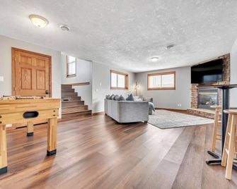 Enjoy Okoboji & All of Its Amenities - Milford - Sala de estar