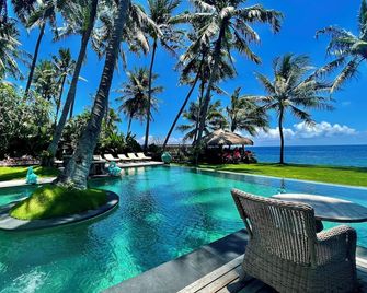 Louka Beach Bali - Tejakula - Pool