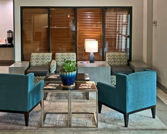 Comfort Inn and Suites Columbus North - Columbus - Lounge
