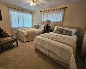 Charming 2-bedroom house, with Coworking space, AC, WiFi in welcoming Richmond - Richmond - Bedroom