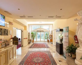 Hotel Terme Helvetia - אבאנו טרמה - לובי