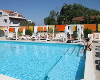 Kavos Central - Kavos - Piscine