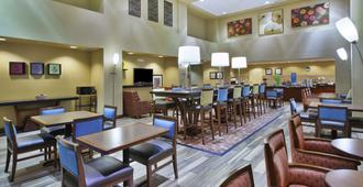 Hampton Inn & Suites Wichita-Northeast - וויצי'טה - מסעדה