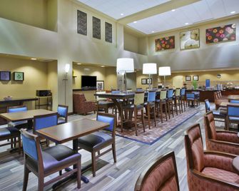 Hampton Inn & Suites Wichita-Northeast - וויצי'טה - מסעדה