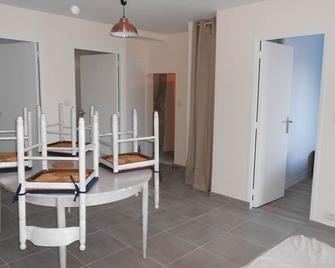 Accommodation with WIFI in the heart of Auvergne - Saint-Sauves-d'Auvergne - Comedor