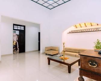 Ambasewana Mansion - Matara - Living room