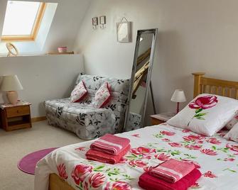 Cosy Cottage in the heart of Brittany, Calm and relaxing, Large private garden - Plouguenast - Habitación