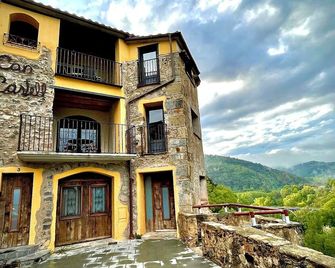 Can Castell - Castellfollit de la Roca - Building