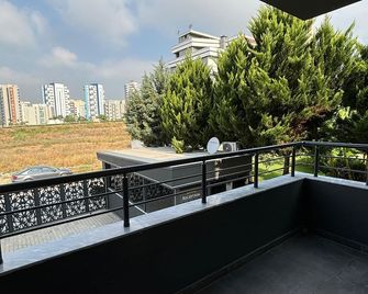 Charming building with 1 bedroom and WiFi, AC in enchanting Mersin - Mersin (Icel) - Balcony