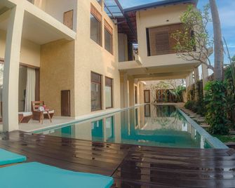 Spicepeek Boutique Hotel Cmb Airport - Katunayake - Pool
