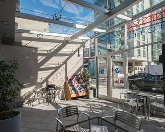 Nesva Hotel - New York City Vista - קווינס - פטיו