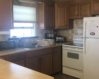 8 houses from the Beach - Summer Rental 2024 - Point Pleasant Beach - Kitchen