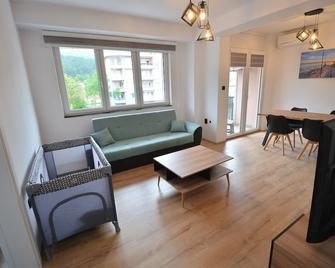 L&L Apartments-The Oasis Apartment Ohrid - Ohrid - Wohnzimmer