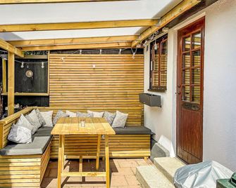Stunning home in Ystad with kitchen - Ystad - Patio