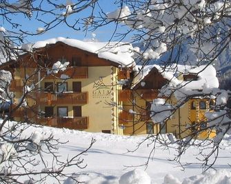 Gaia Residence Hotel - Mezzana - Building