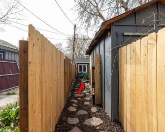 Adorable & Pet Friendly-Close to U and Downtown! - Salt Lake City - Outdoor view