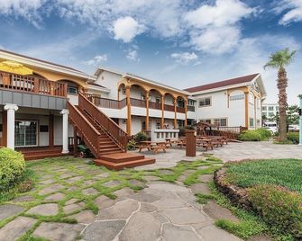 Grim Resort - Jeju City - Building