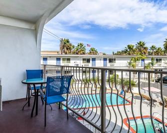 Motel 6 Oceanside Marina - Oceanside - Balcony