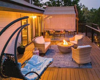 Secluded 5-acre getaway with Private Pool and Hottub - great views! - Colfax - Balcón