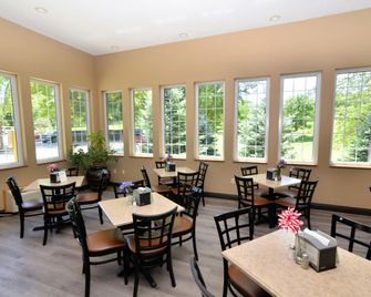Cobblestone Inn & Suites - Denison | Majestic Hills - Denison - Restaurant