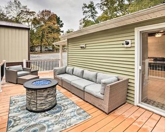 Private Dock and Lake Access Benton Family Home - Benton - Patio