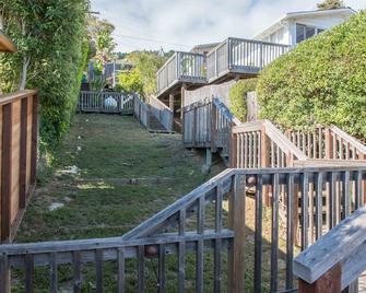 Hillside Cottage With Expansive Ocean Views - Stinson Beach - Outdoors view