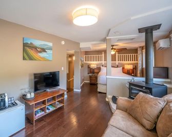 E'Laysa Guesthouse and Vineyard Retreat - Penticton - Wohnzimmer