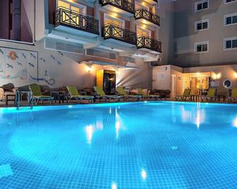 Gumuldur Mavi Deniz Hotel - Gümüldür Cumhuriyet - Piscina