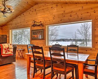 Waterfront Pike Lake Retreat Snowmobile Paradise - Park Falls - Comedor