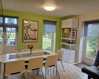 Quistgaarden Bed & Breakfast - Menstrup - Dining room