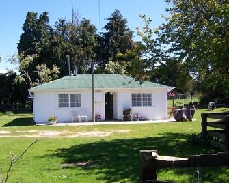 Farmers Cottage - Wacky Stays - six unique rentals - 4km from Kaikoura centre - קאיקורה - בניין